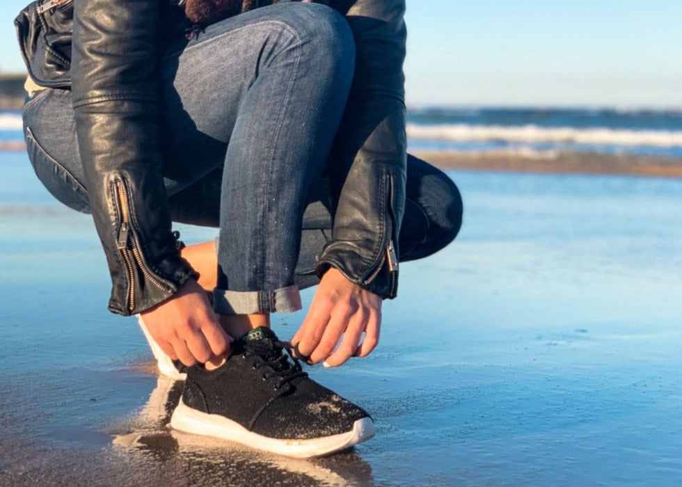 8000Kicks shoes Explorer V2 for Men Black and White Explorer V2 for Men Black and White