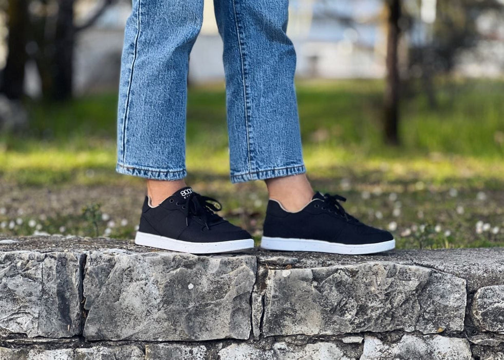 8000Kicks shoes Seeker for Women Black and White Seeker for Women Black and White