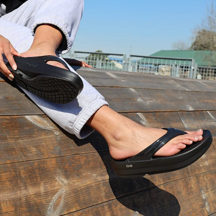 OOFOS SANDALS OOmega OOlala Thong OOmega OOlala Thong