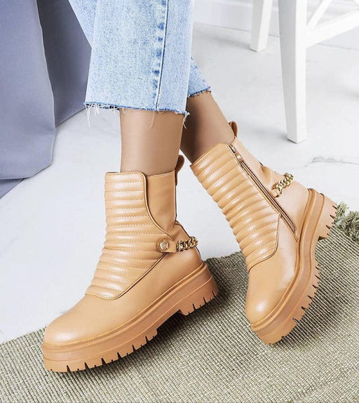 Ukrainian Vibe 5.5 Ardena Beige Fur-Lined Boots with Chain Ardena Beige Fur-Lined Boots with Chain